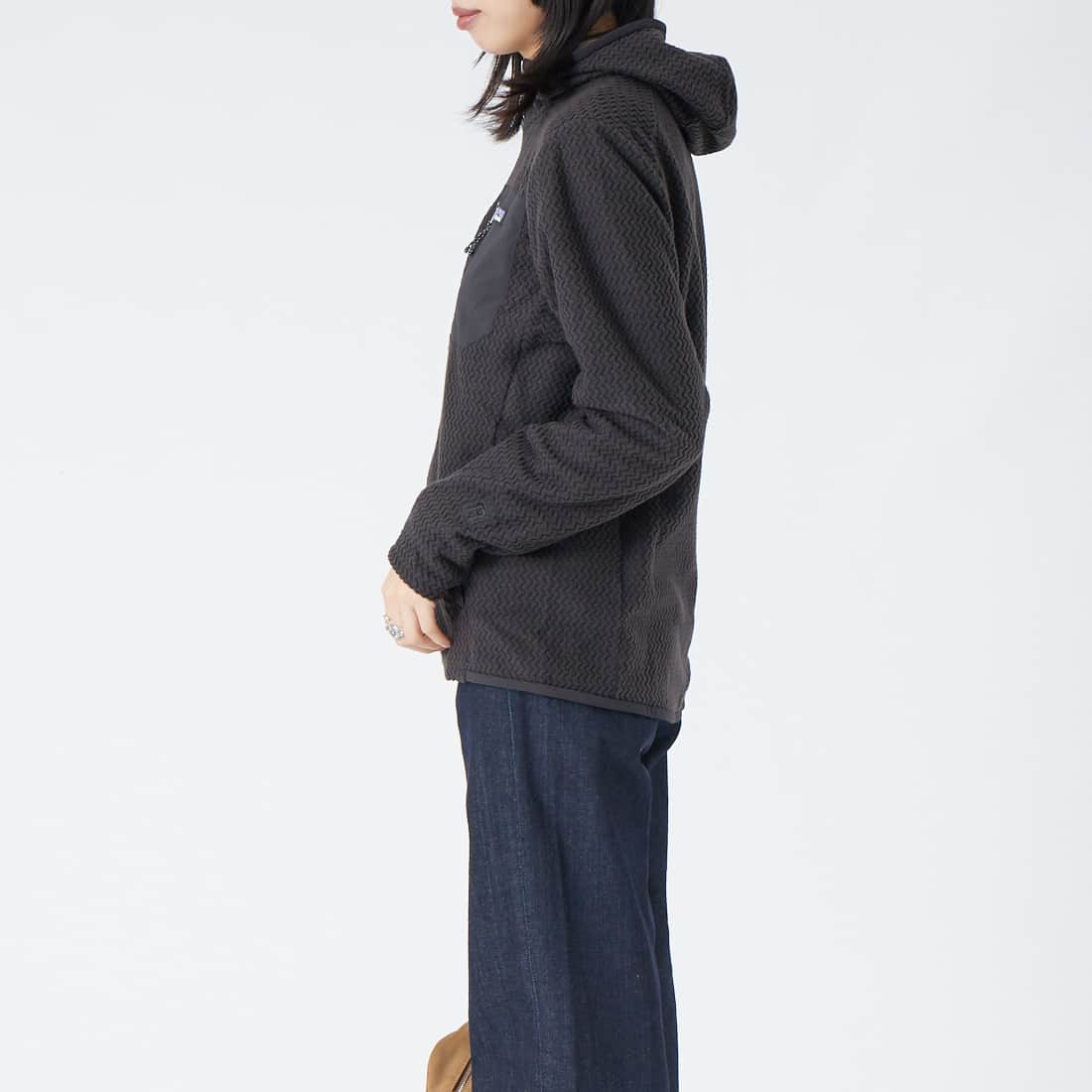 patagonia [パタゴニア] キッズ R1 エア フルジップ フーディ [64810] BLK　&&モデル身長：162cm 着用サイズ：KID-XXL&&