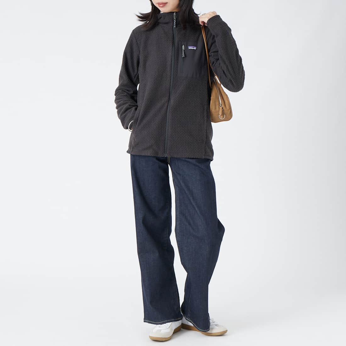 patagonia [パタゴニア] キッズ R1 エア フルジップ フーディ [64810] BLK　&&モデル身長：162cm 着用サイズ：KID-XXL&&