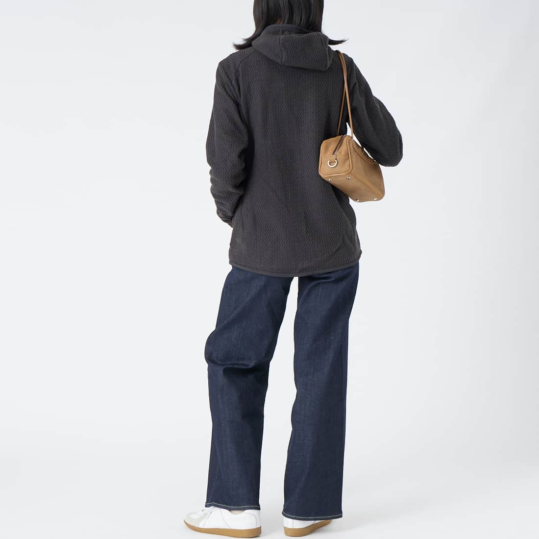 patagonia [パタゴニア] キッズ R1 エア フルジップ フーディ [64810] BLK　&&モデル身長：162cm 着用サイズ：KID-XXL&&