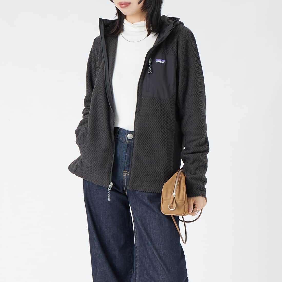 patagonia [パタゴニア] キッズ R1 エア フルジップ フーディ [64810] BLK　&&モデル身長：162cm 着用サイズ：KID-XXL&&