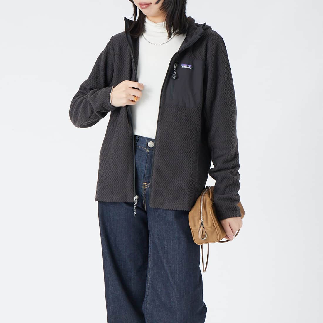 patagonia [パタゴニア] キッズ R1 エア フルジップ フーディ [64810] BLK　&&モデル身長：162cm 着用サイズ：KID-XXL&&