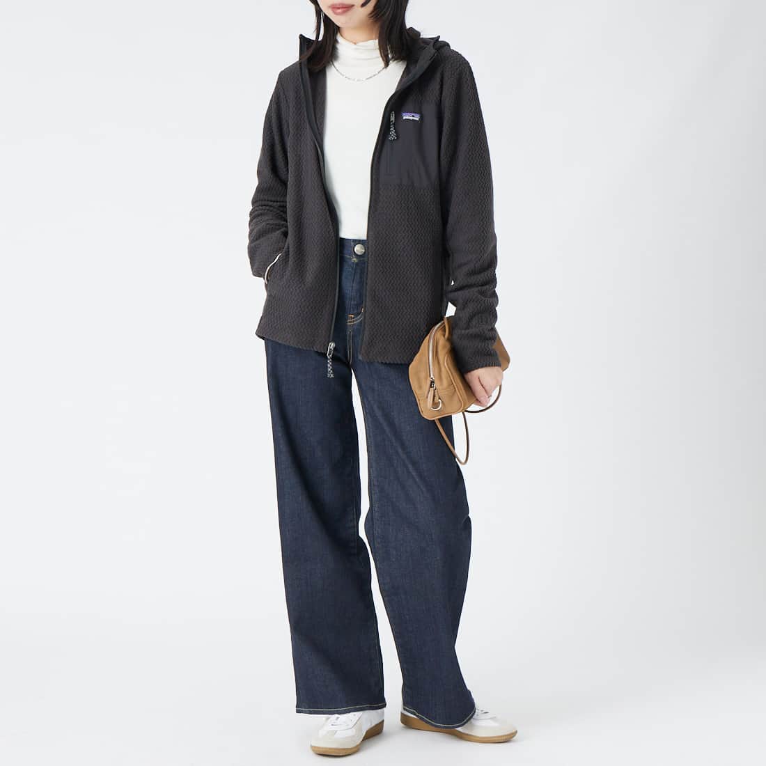 patagonia [パタゴニア] キッズ R1 エア フルジップ フーディ [64810] BLK　&&モデル身長：162cm 着用サイズ：KID-XXL&&