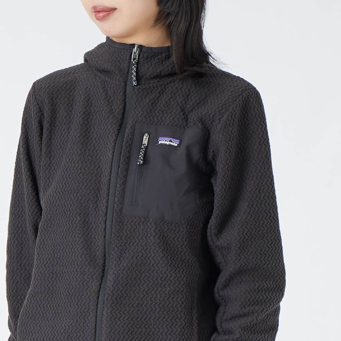 patagonia [パタゴニア] キッズ R1 エア フルジップ フーディ [64810] BLK　&&モデル身長：162cm 着用サイズ：KID-XXL&&
