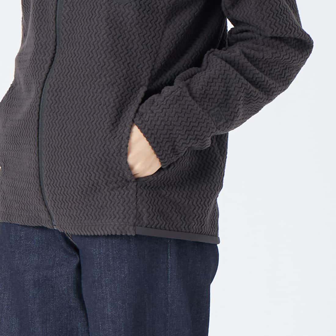 patagonia [パタゴニア] キッズ R1 エア フルジップ フーディ [64810] BLK　&&モデル身長：162cm 着用サイズ：KID-XXL&&