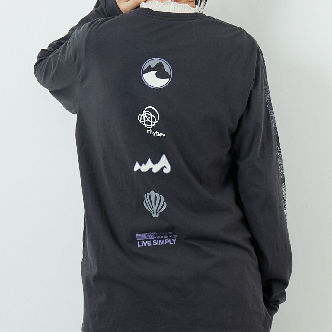 patagonia [パタゴニア] メンズ ロングスリーブ ロングウェイラウンド オーガニックTシャツ [37821] INBK &&モデル身長：162cm 着用サイズ：S&&