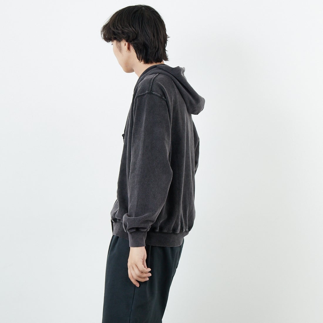 Jeans Factory Clothes [ジーンズファクトリークローズ] T/C ケミカル加工 裏毛ジップパーカー [2523-467IN] BLACK &&モデル身長：179cm 着用サイズ：M&&