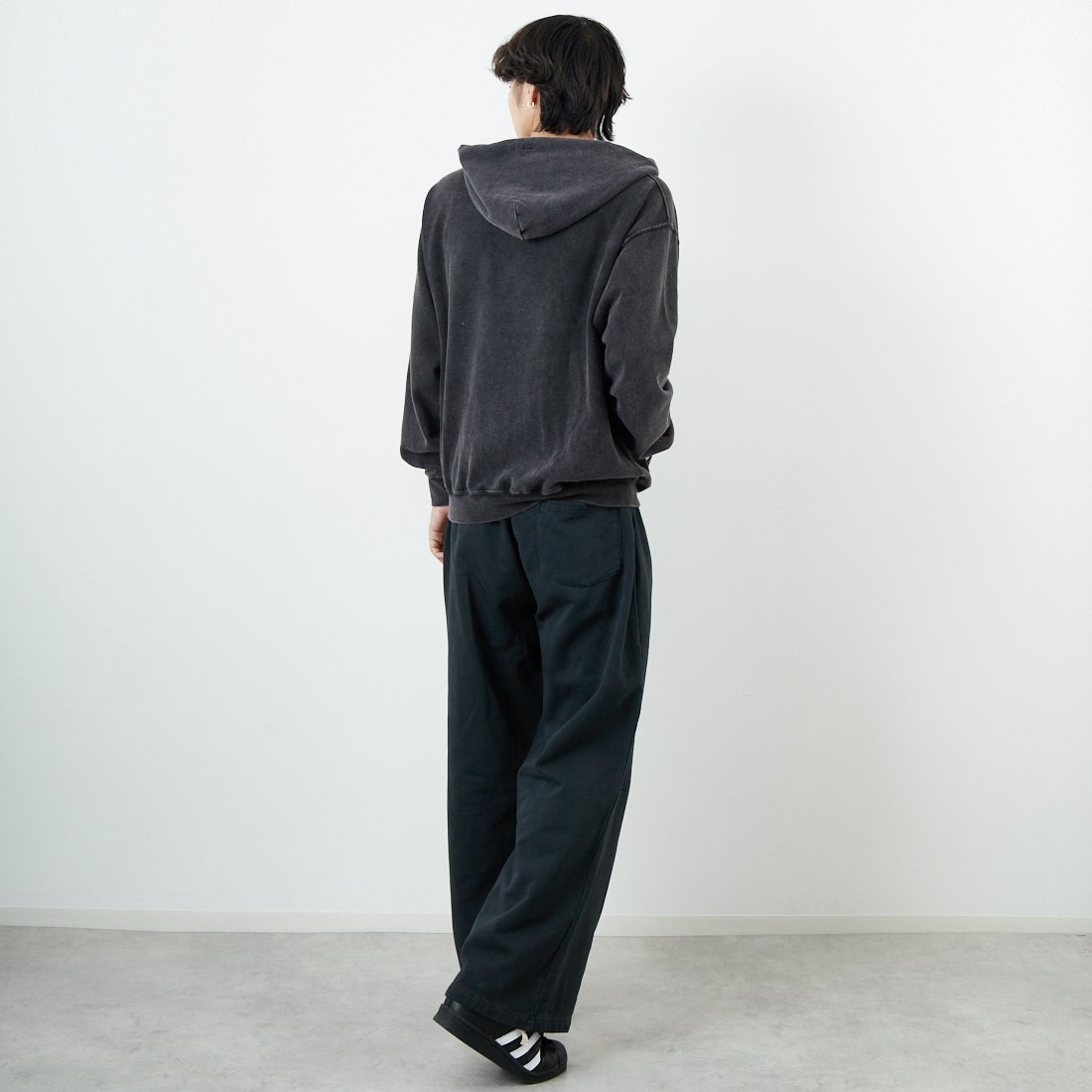 Jeans Factory Clothes [ジーンズファクトリークローズ] T/C ケミカル加工 裏毛ジップパーカー [2523-467IN] BLACK &&モデル身長：179cm 着用サイズ：M&&