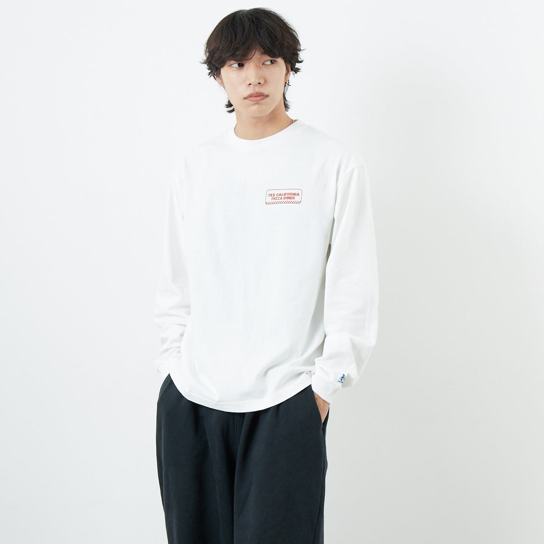 The Endless Summer [エンドレスサマー] CALIFORNIA PIZZA DINER ロングスリーブTシャツ [FH-25774328] 07 WHITE &&モデル身長：179cm 着用サイズ：M&&
