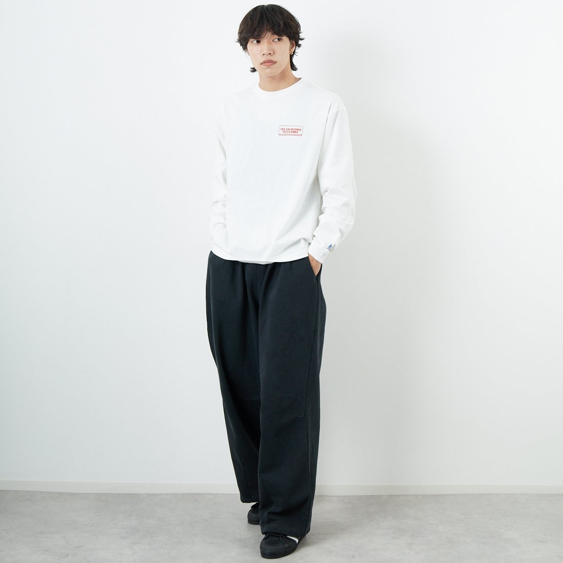 The Endless Summer [エンドレスサマー] CALIFORNIA PIZZA DINER ロングスリーブTシャツ [FH-25774328] 07 WHITE &&モデル身長：179cm 着用サイズ：M&&