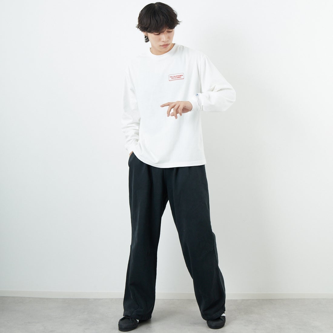 The Endless Summer [エンドレスサマー] CALIFORNIA PIZZA DINER ロングスリーブTシャツ [FH-25774328] 07 WHITE &&モデル身長：179cm 着用サイズ：M&&