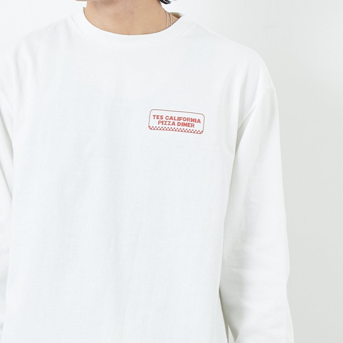 The Endless Summer [エンドレスサマー] CALIFORNIA PIZZA DINER ロングスリーブTシャツ [FH-25774328] 07 WHITE &&モデル身長：179cm 着用サイズ：M&&
