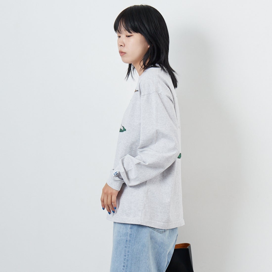 The Endless Summer [エンドレスサマー] 4カラーロゴプリント ロングスリーブTシャツ [FH-25774326] 03 MIX GRY &&モデル身長：167cm 着用サイズ：S&&