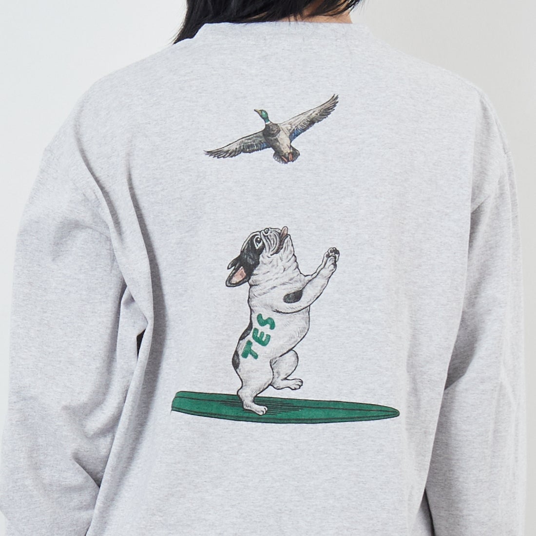 The Endless Summer [エンドレスサマー] 4カラーロゴプリント ロングスリーブTシャツ [FH-25774326] 03 MIX GRY &&モデル身長：167cm 着用サイズ：S&&