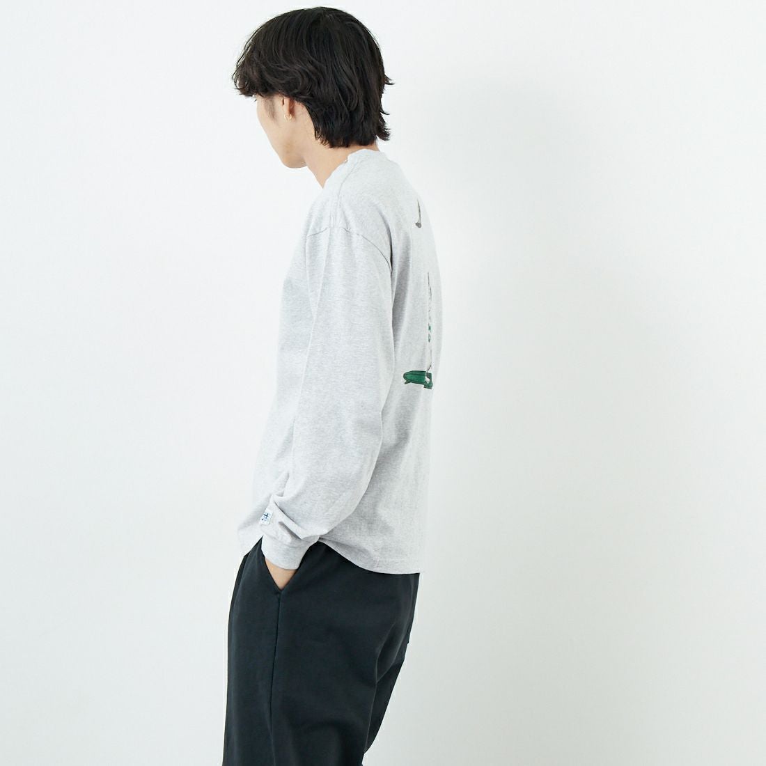 The Endless Summer [エンドレスサマー] 4カラーロゴプリント ロングスリーブTシャツ [FH-25774326] 03 MIX GRY &&モデル身長：179cm 着用サイズ：M&&