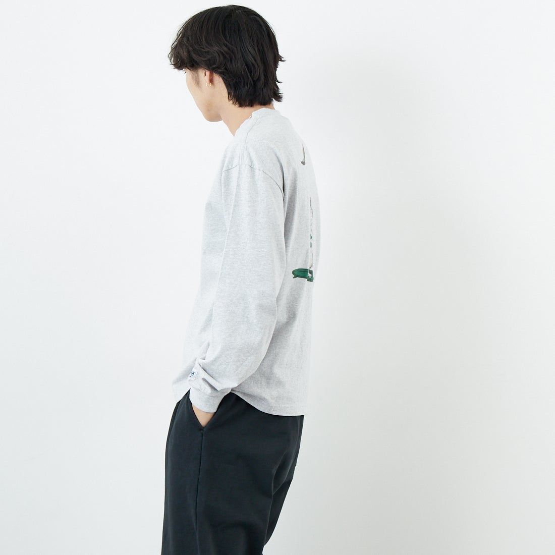 The Endless Summer [エンドレスサマー] 4カラーロゴプリント ロングスリーブTシャツ [FH-25774326] 03 MIX GRY &&モデル身長：179cm 着用サイズ：M&&