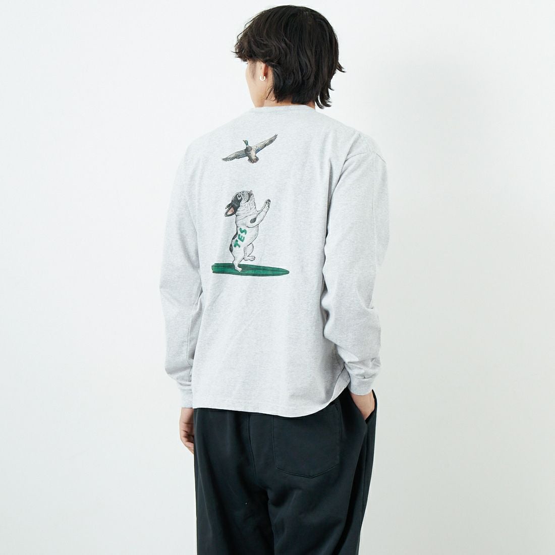 The Endless Summer [エンドレスサマー] 4カラーロゴプリント ロングスリーブTシャツ [FH-25774326] 03 MIX GRY &&モデル身長：179cm 着用サイズ：M&&