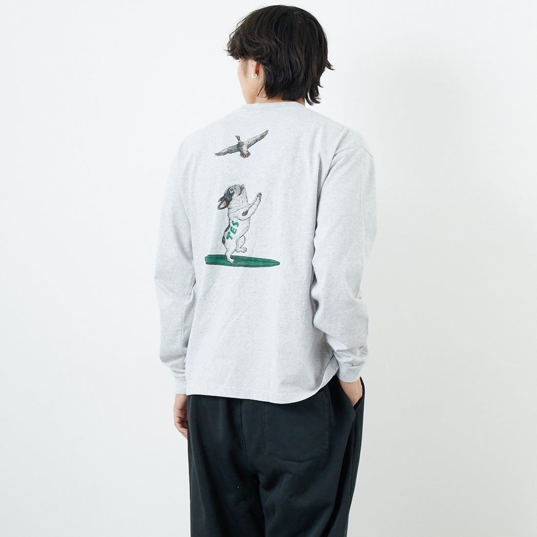 The Endless Summer [エンドレスサマー] 4カラーロゴプリント ロングスリーブTシャツ [FH-25774326] 03 MIX GRY &&モデル身長：179cm 着用サイズ：M&&