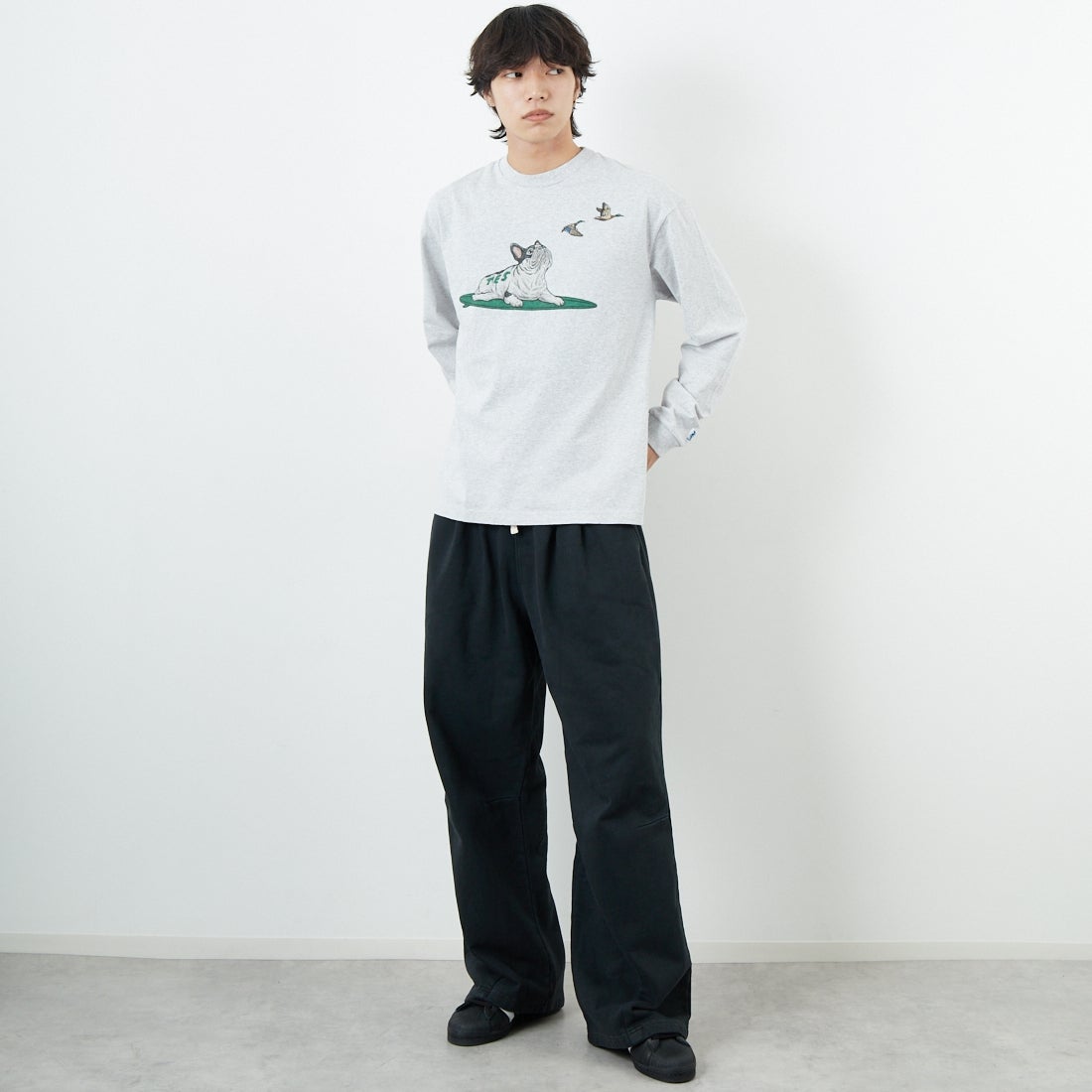 The Endless Summer [エンドレスサマー] 4カラーロゴプリント ロングスリーブTシャツ [FH-25774326] 03 MIX GRY &&モデル身長：179cm 着用サイズ：M&&