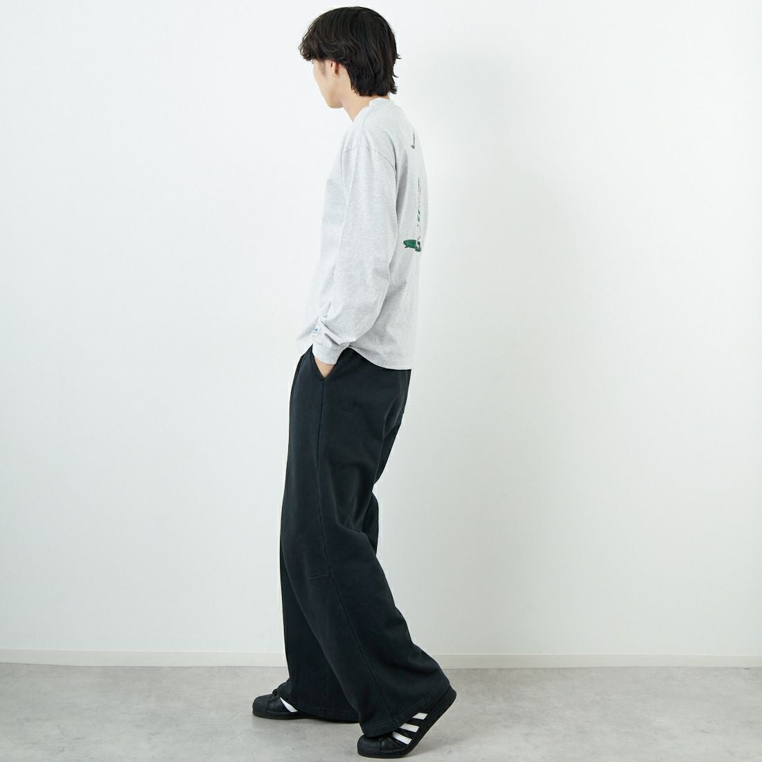 The Endless Summer [エンドレスサマー] 4カラーロゴプリント ロングスリーブTシャツ [FH-25774326] 03 MIX GRY &&モデル身長：179cm 着用サイズ：M&&