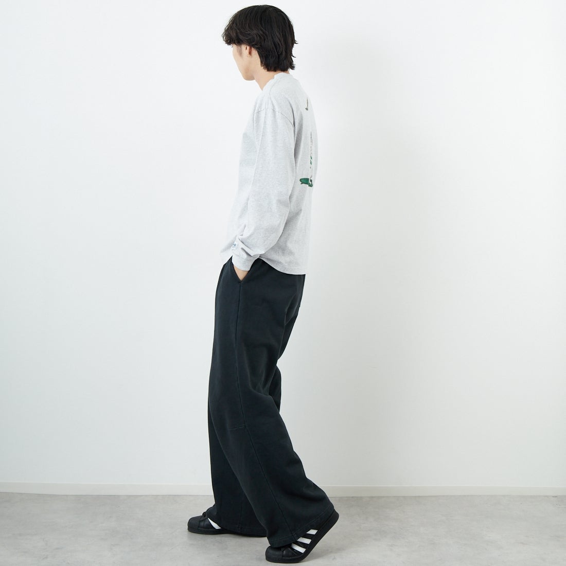 The Endless Summer [エンドレスサマー] 4カラーロゴプリント ロングスリーブTシャツ [FH-25774326] 03 MIX GRY &&モデル身長：179cm 着用サイズ：M&&