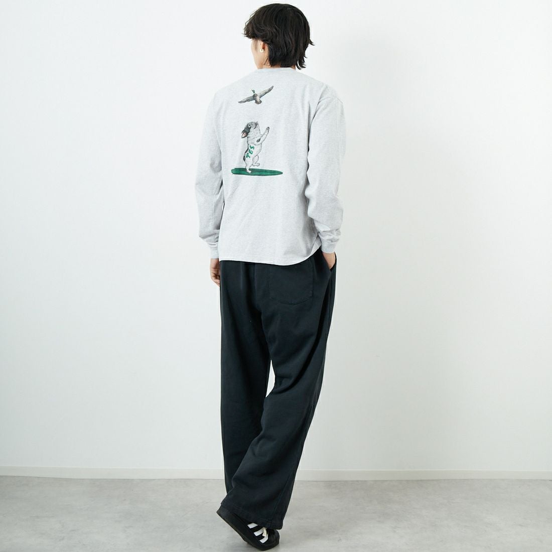 The Endless Summer [エンドレスサマー] 4カラーロゴプリント ロングスリーブTシャツ [FH-25774326] 03 MIX GRY &&モデル身長：179cm 着用サイズ：M&&