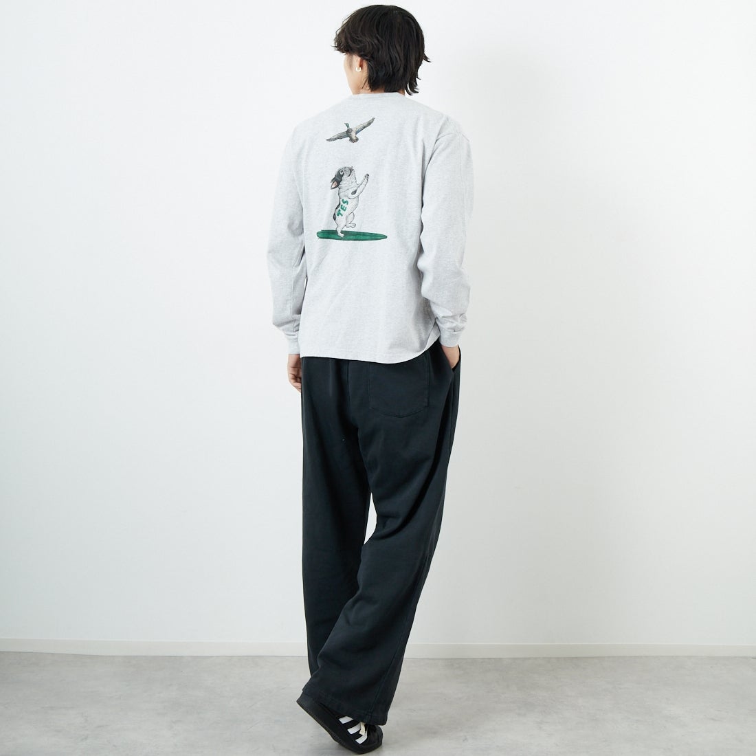 The Endless Summer [エンドレスサマー] 4カラーロゴプリント ロングスリーブTシャツ [FH-25774326] 03 MIX GRY &&モデル身長：179cm 着用サイズ：M&&