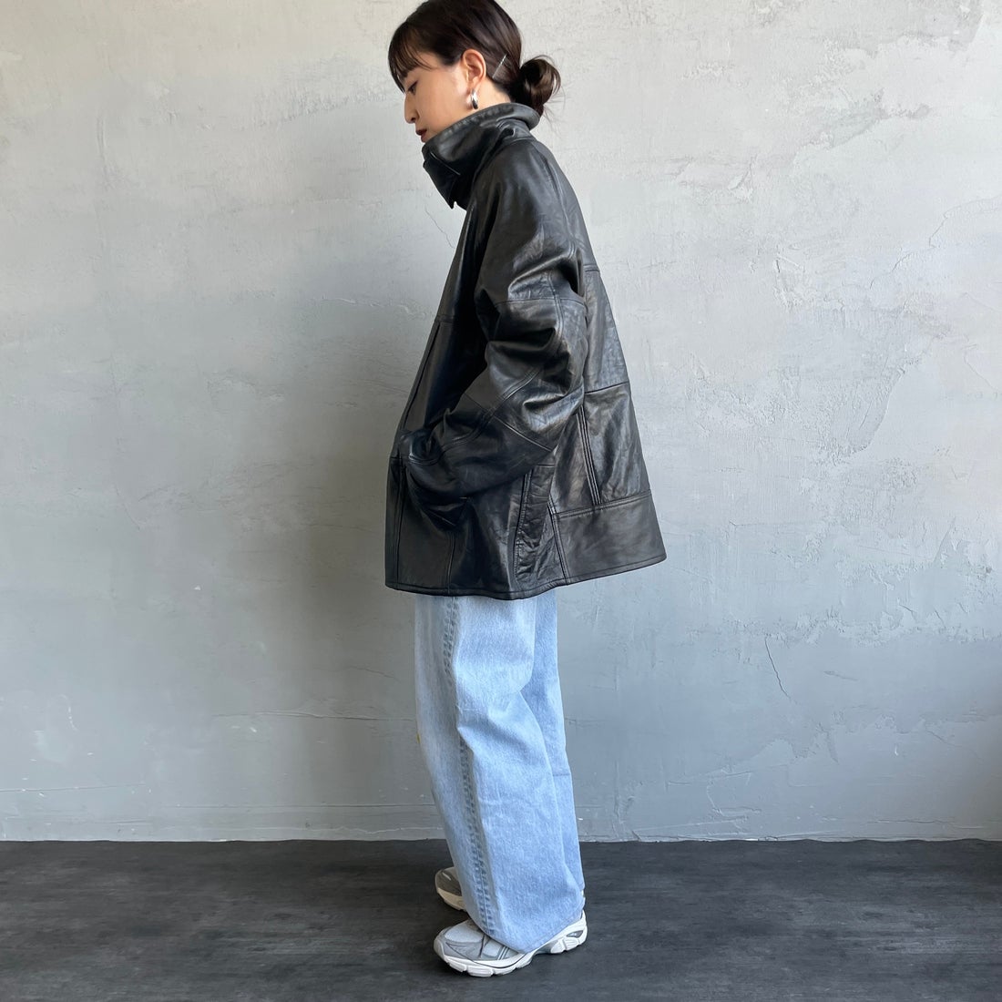 yoused [ユーズド] 別注 ドライバーズジャケット [JFY-244-092-JF] BLACK &&モデル身長：150cm 着用サイズ：0&&