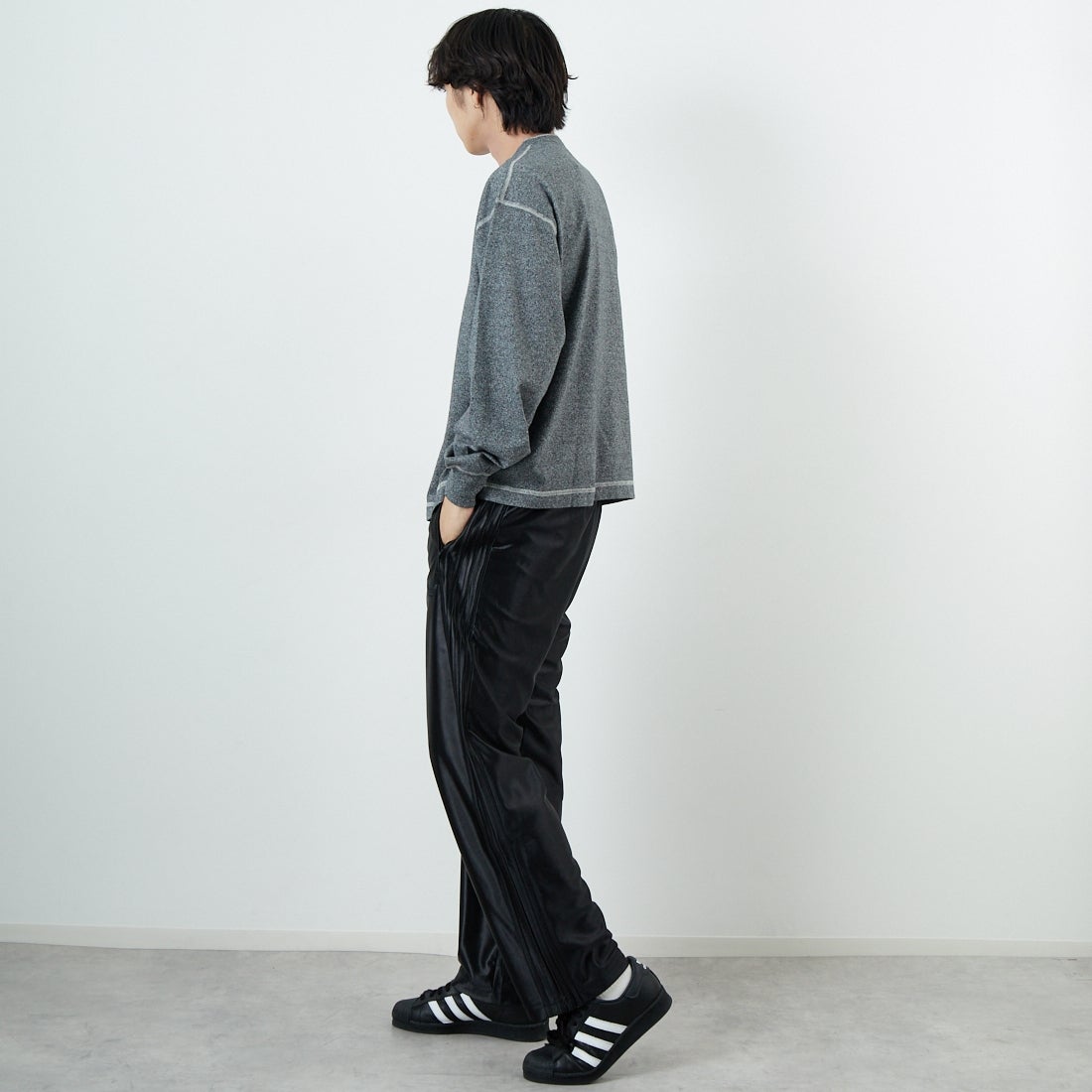 Health knit [ヘルスニット] ヘンリーネック ロングスリーブTシャツ [HR25F-M159] H.CHARCOAL &&モデル身長：179cm 着用サイズ：M&&