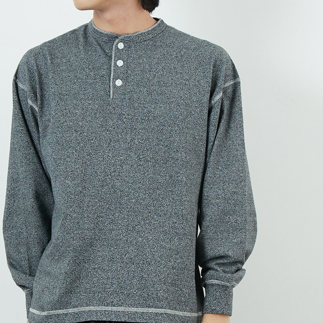 Health knit [ヘルスニット] ヘンリーネック ロングスリーブTシャツ [HR25F-M159] H.CHARCOAL &&モデル身長：179cm 着用サイズ：M&&