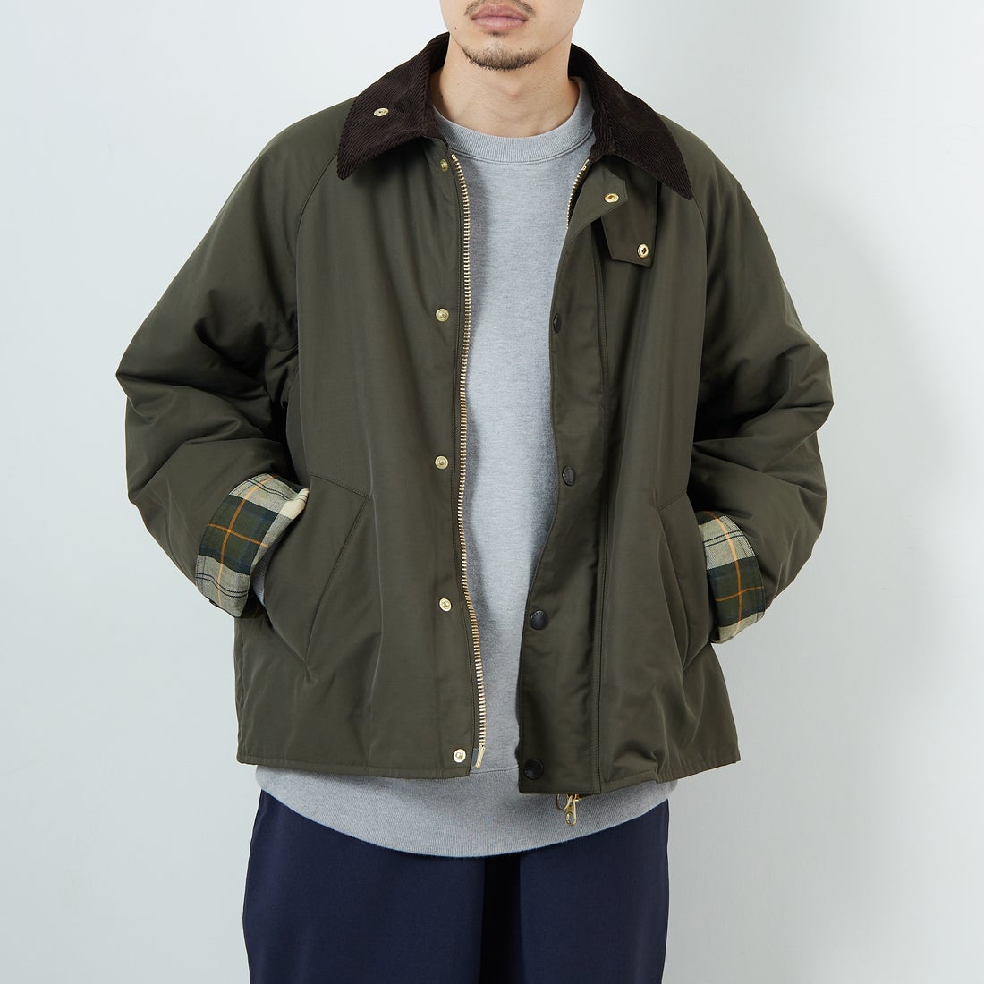 Barbour [バブアー] 別注 中綿入り TRANSPORT トランスポートジャケット [MCAS205-JF] OLIVE &&モデル身長：168cm 着用サイズ：40&&