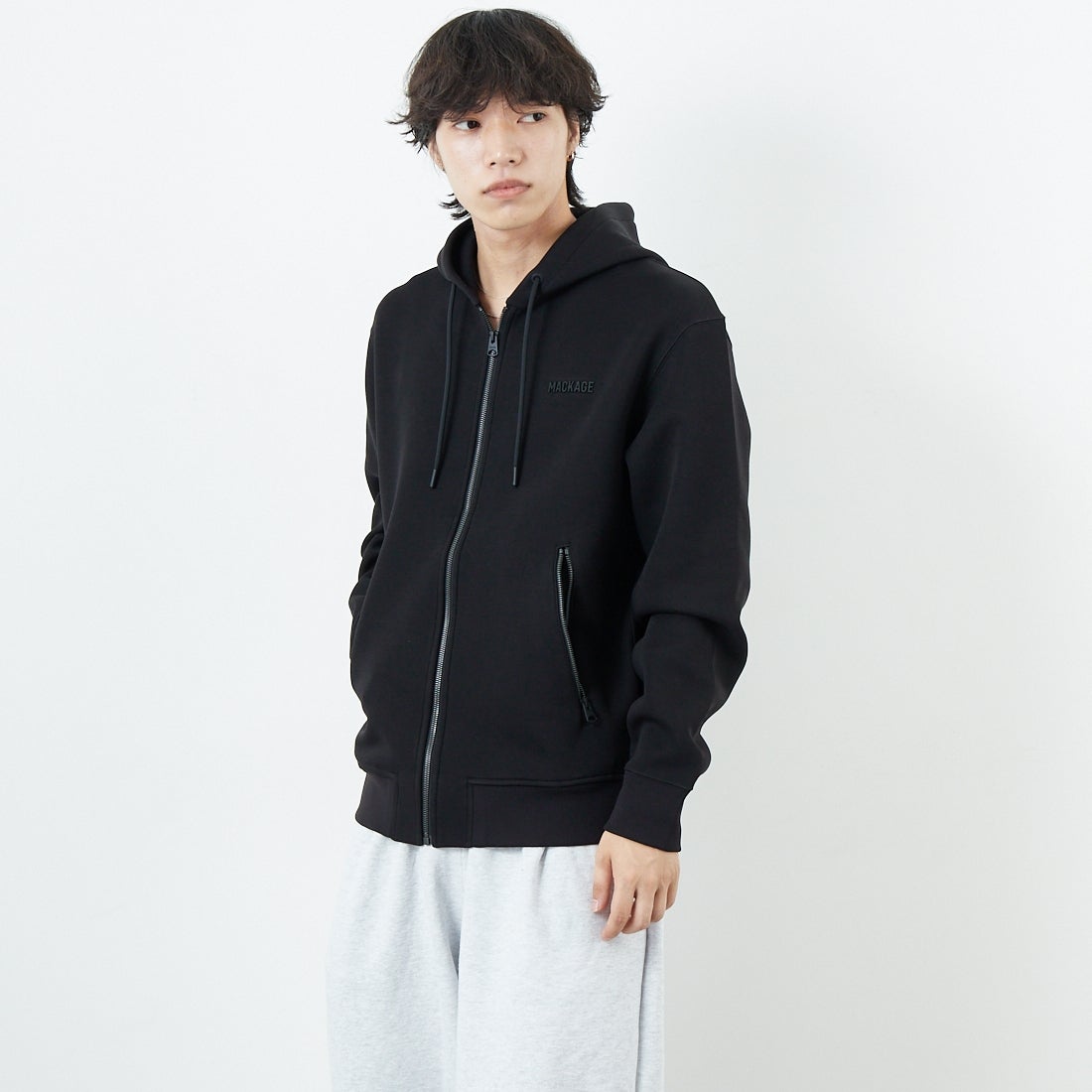 MACKAGE [マッカージュ] KRYSTOS ジップアップパーカー [10752707] BLACK &&モデル身長：179cm 着用サイズ：M&&