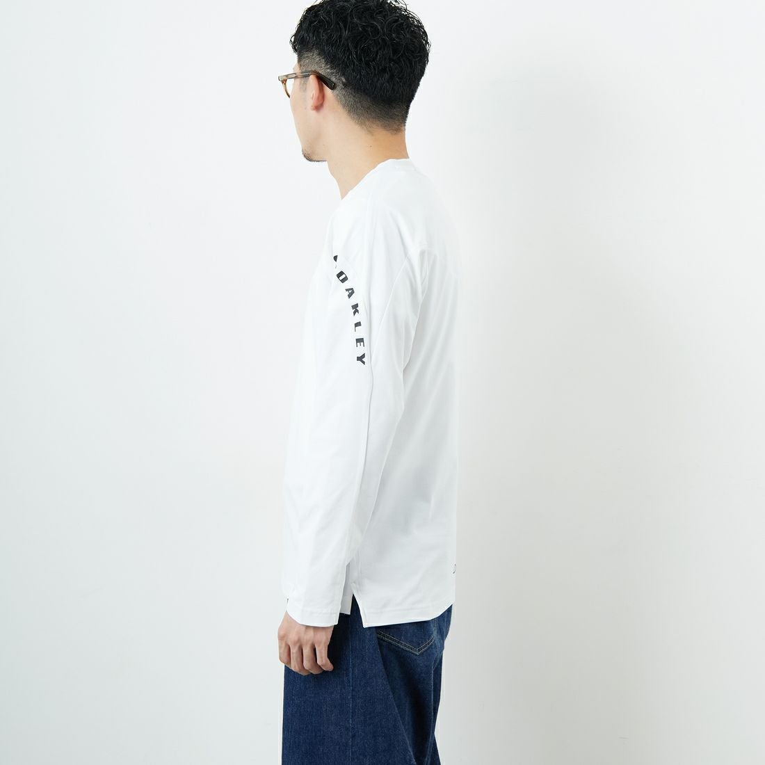 OAKLEY [オークリー] SYNC PACK ロングスリーブ Tシャツ [FOA408124] 100 WHITE &&モデル身長：168cm 着用サイズ：S&&