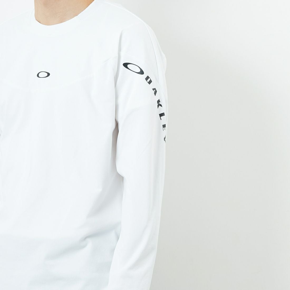 OAKLEY [オークリー] SYNC PACK ロングスリーブ Tシャツ [FOA408124] 100 WHITE &&モデル身長：168cm 着用サイズ：S&&