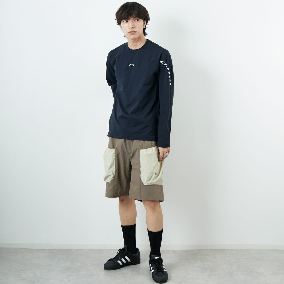 OAKLEY [オークリー] SYNC PACK ロングスリーブ Tシャツ [FOA408124] 02E BLACKO &&モデル身長：179cm 着用サイズ：M&&