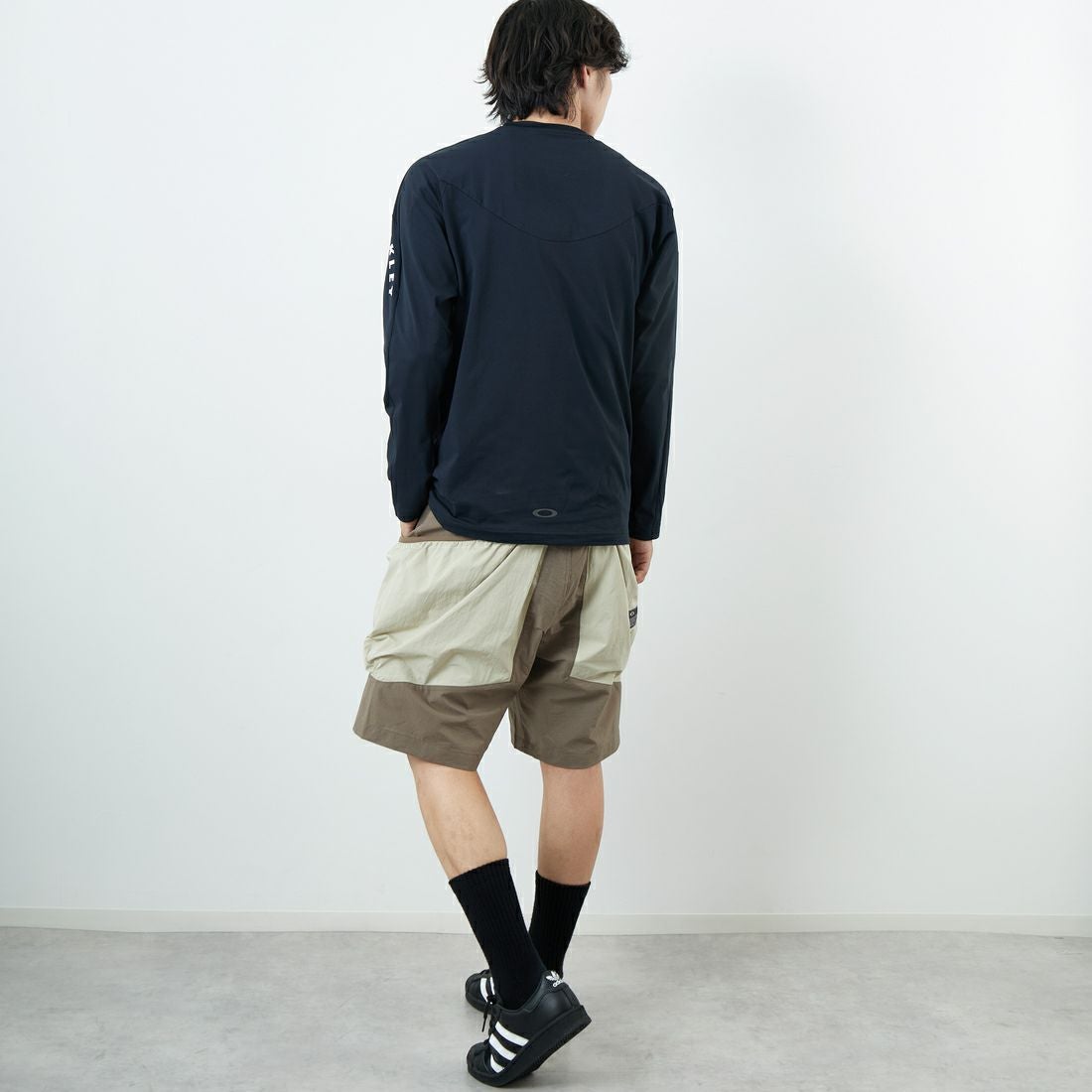 OAKLEY [オークリー] SYNC PACK ロングスリーブ Tシャツ [FOA408124] 02E BLACKO &&モデル身長：179cm 着用サイズ：M&&