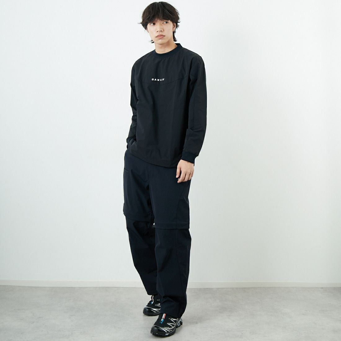 OAKLEY [オークリー] デタッチャブル ワイド ストレート [FOA408148] 02E BLACKO &&モデル身長：179cm 着用サイズ：M&&