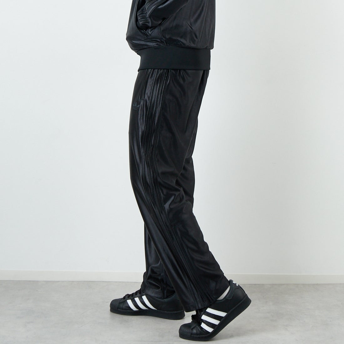 adidas Originals [アディダス オリジナルス] ファイヤーバード メタリックトラックパンツ [R1097] JX1494 &&モデル身長：179cm 着用サイズ：L&&