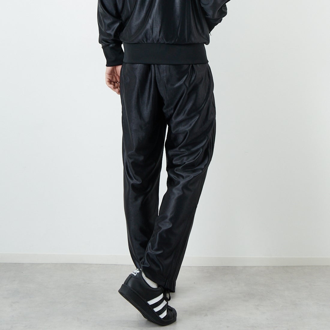 adidas Originals [アディダス オリジナルス] ファイヤーバード メタリックトラックパンツ [R1097] JX1494 &&モデル身長：179cm 着用サイズ：L&&