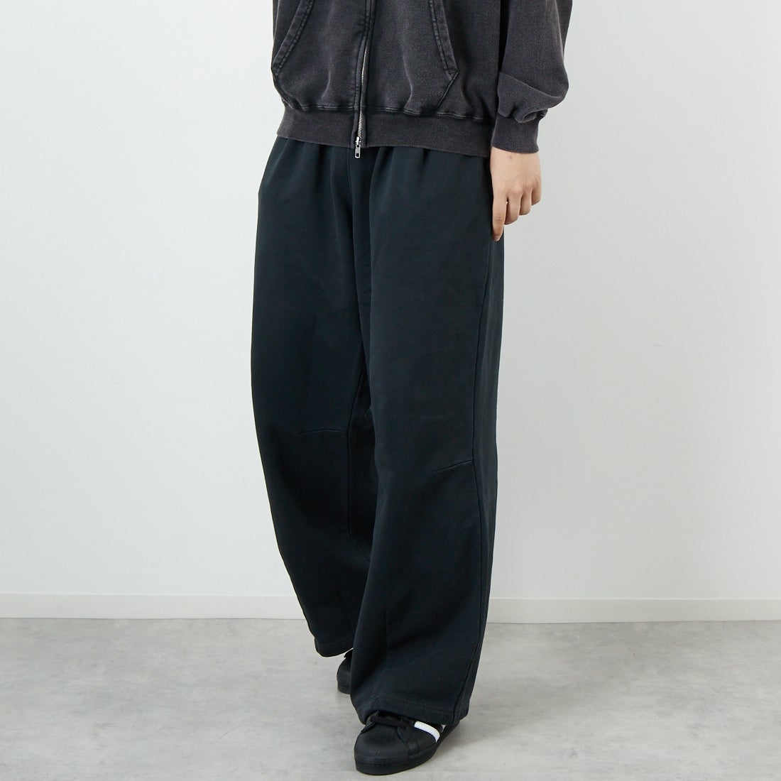 BLACK&&モデル身長：179cm 着用サイズ：L&&