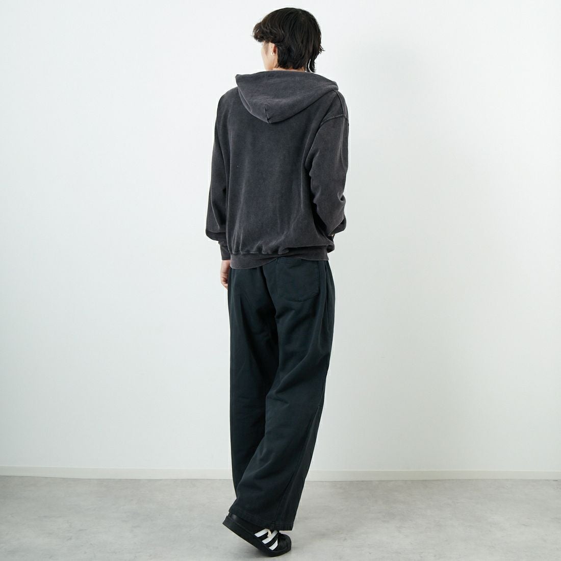 Jeans Factory Clothes [ジーンズファクトリークローズ] ピグメント ヘビー裏毛 バレルスウェットパンツ [2523-466IN] BLACK &&モデル身長：179cm 着用サイズ：L&&