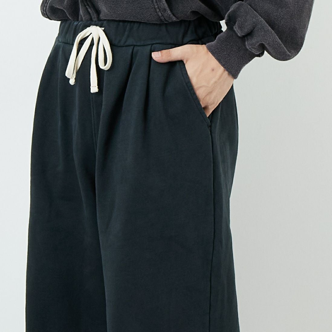 Jeans Factory Clothes [ジーンズファクトリークローズ] ピグメント ヘビー裏毛 バレルスウェットパンツ [2523-466IN] BLACK &&モデル身長：179cm 着用サイズ：L&&
