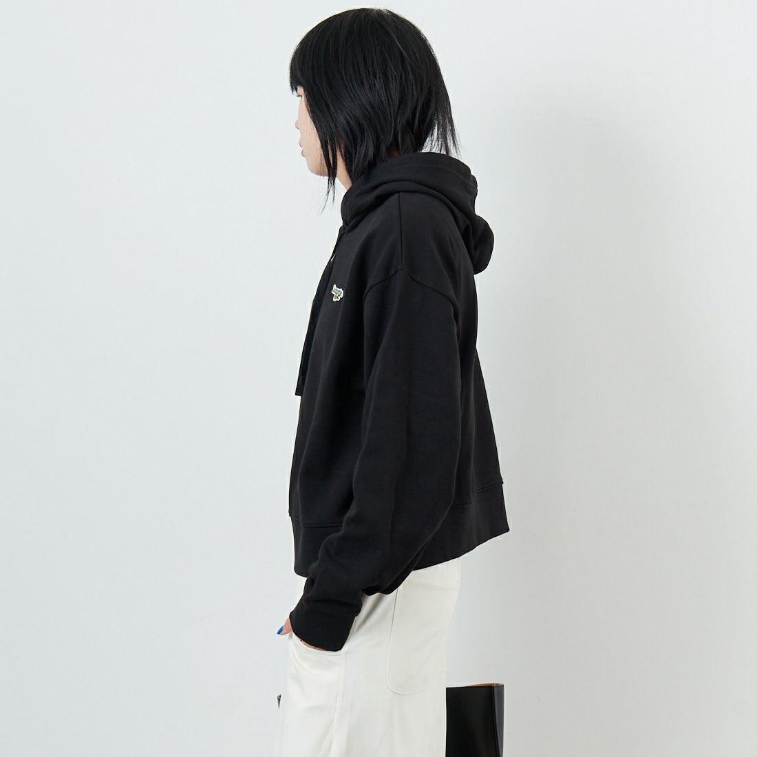 LACOSTE [ラコステ] ロゴパッチスウェットフーディ [SF7607] 031 BLACK &&モデル身長：167cm 着用サイズ：36&&