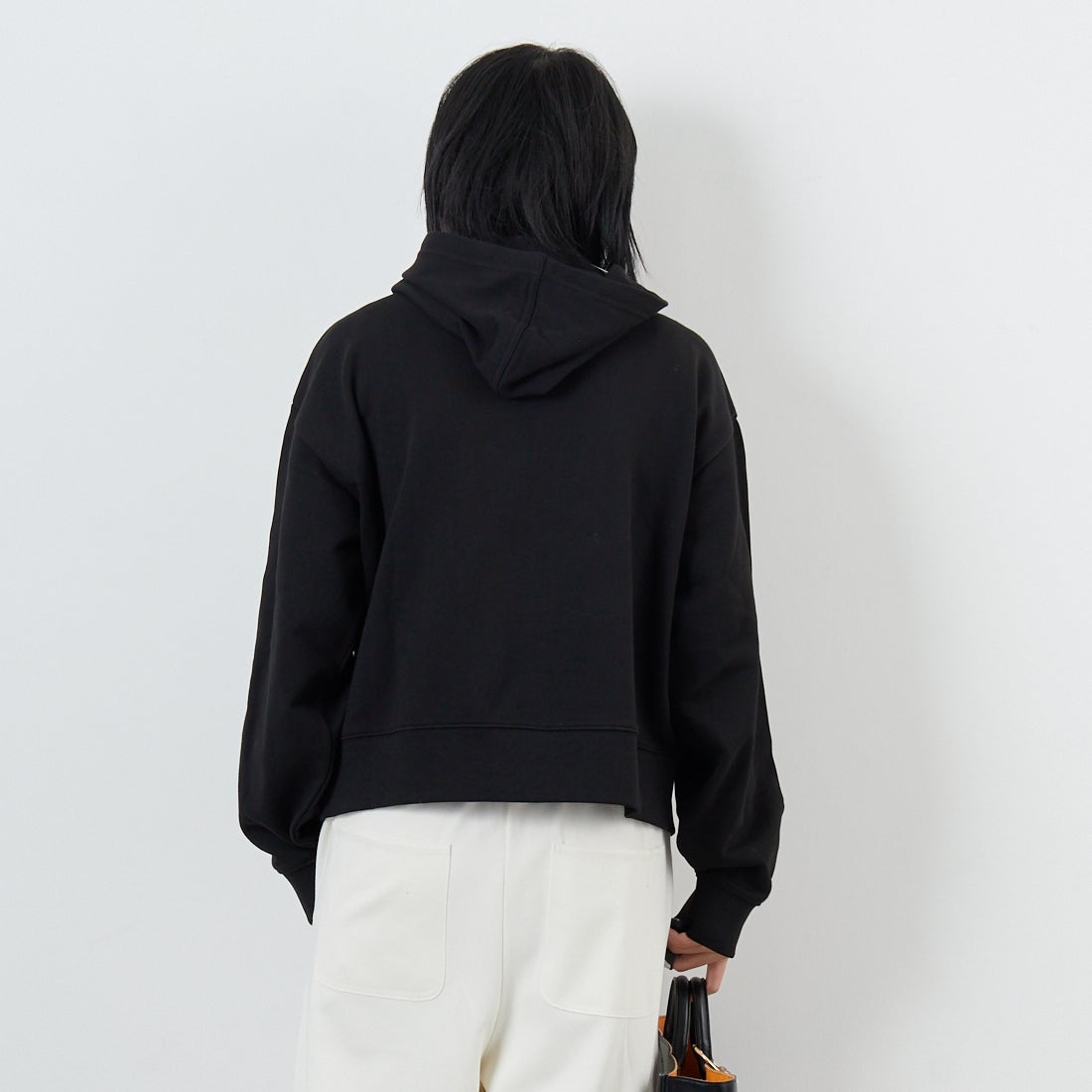 LACOSTE [ラコステ] ロゴパッチスウェットフーディ [SF7607] 031 BLACK &&モデル身長：167cm 着用サイズ：36&&