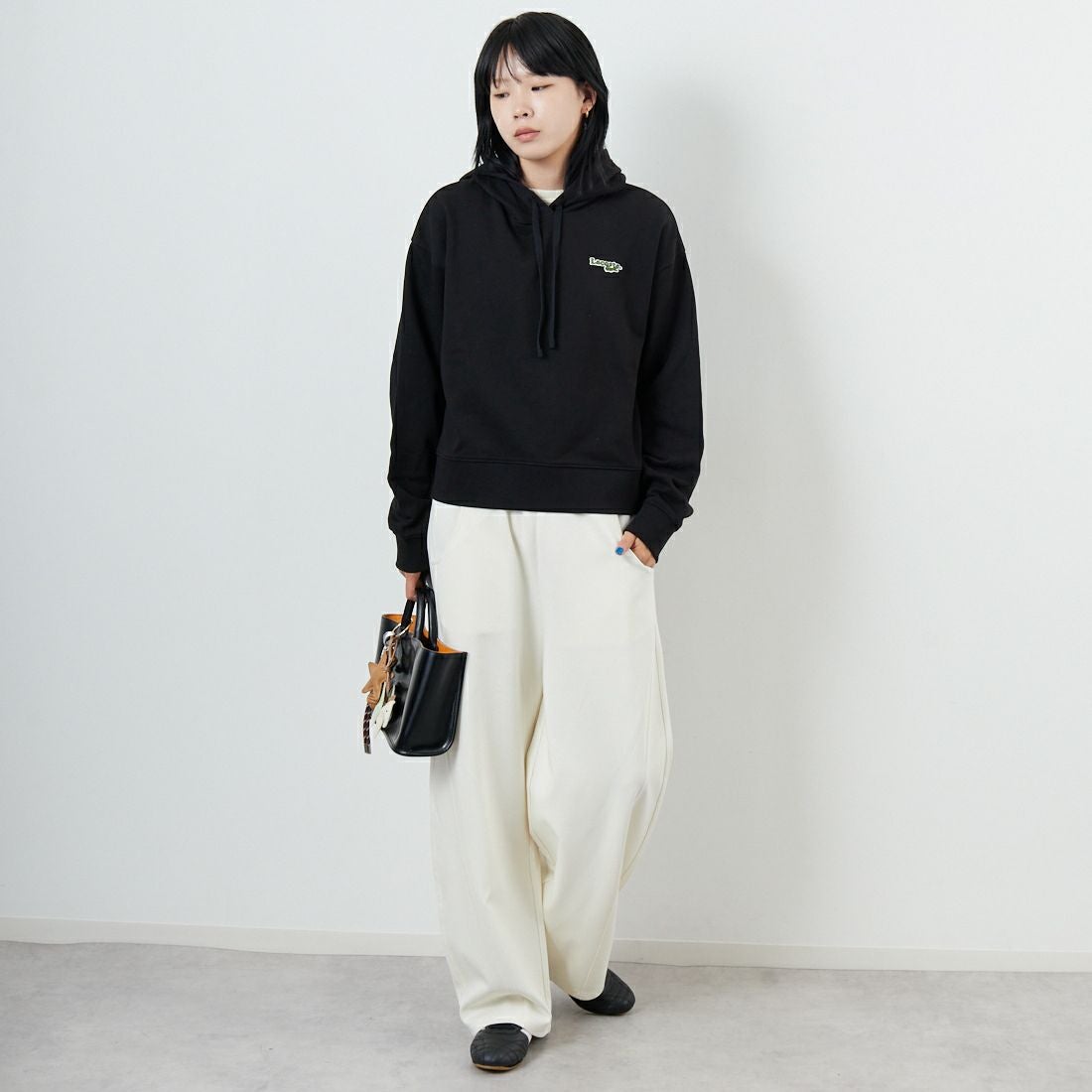 LACOSTE [ラコステ] ロゴパッチスウェットフーディ [SF7607] 031 BLACK &&モデル身長：167cm 着用サイズ：36&&