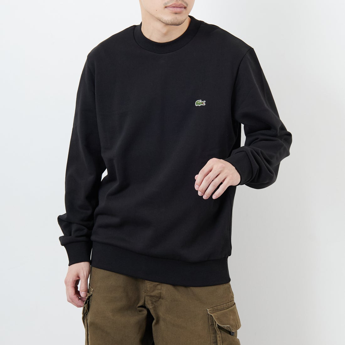 LACOSTE [ラコステ] エッセンシャルクルーネックスウェット [SH9801] 031 BLACK &&モデル身長：168cm 着用サイズ：4&&
