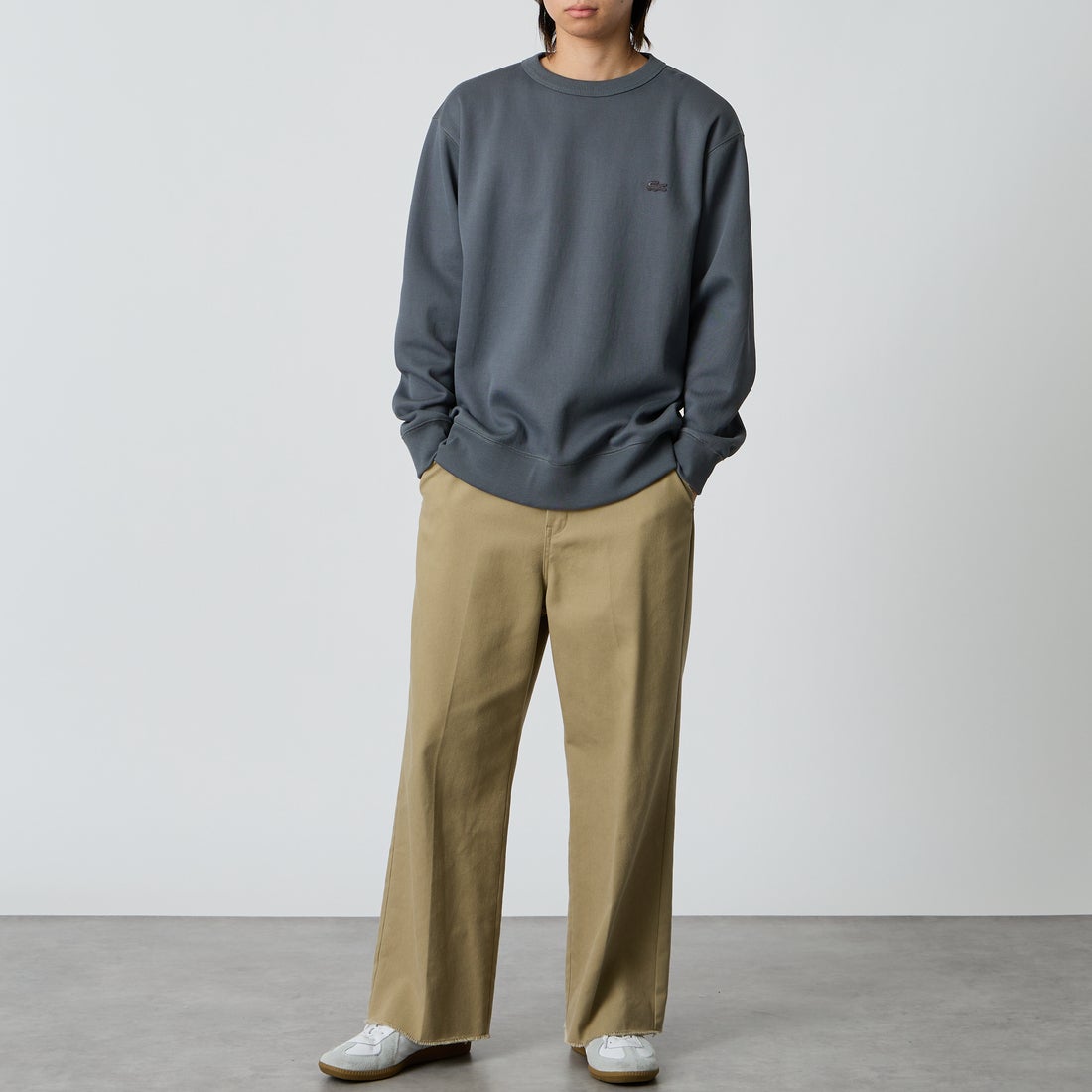 LACOSTE [ラコステ] 鹿の子ワントーンクルーネックスウェット [SH9359] 7EZ GREY &&モデル身長：177cm 着用サイズ：5&&