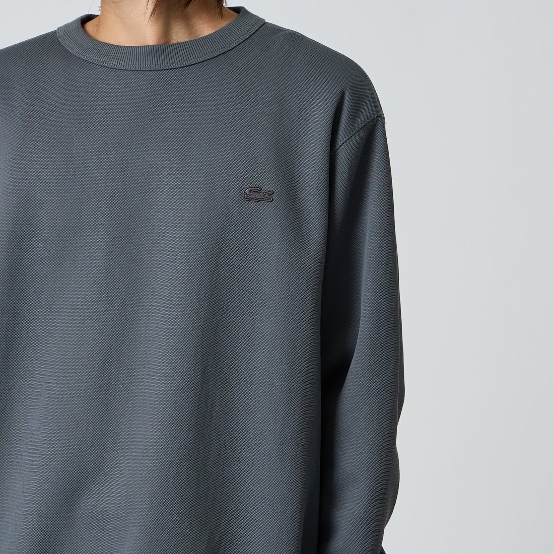 LACOSTE [ラコステ] 鹿の子ワントーンクルーネックスウェット [SH9359] 7EZ GREY &&モデル身長：177cm 着用サイズ：5&&