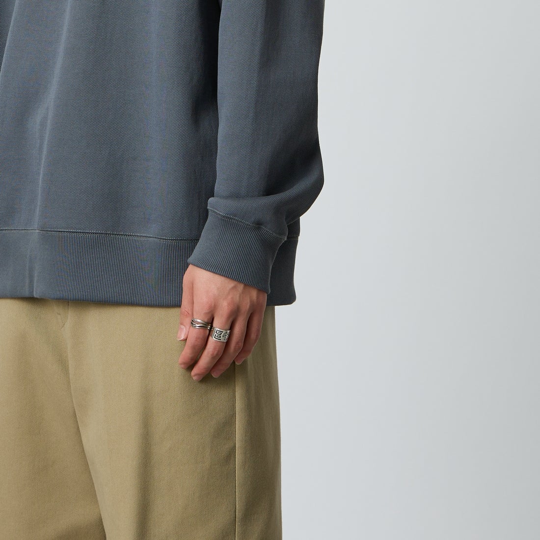 LACOSTE [ラコステ] 鹿の子ワントーンクルーネックスウェット [SH9359] 7EZ GREY &&モデル身長：177cm 着用サイズ：5&&