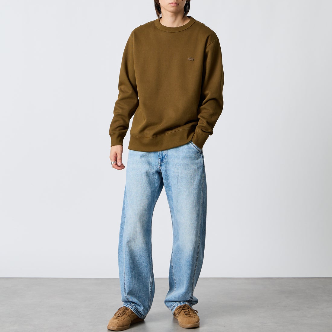 LACOSTE [ラコステ] 鹿の子ワントーンクルーネックスウェット [SH9359] DPD BROWN &&モデル身長：177cm 着用サイズ：4&&