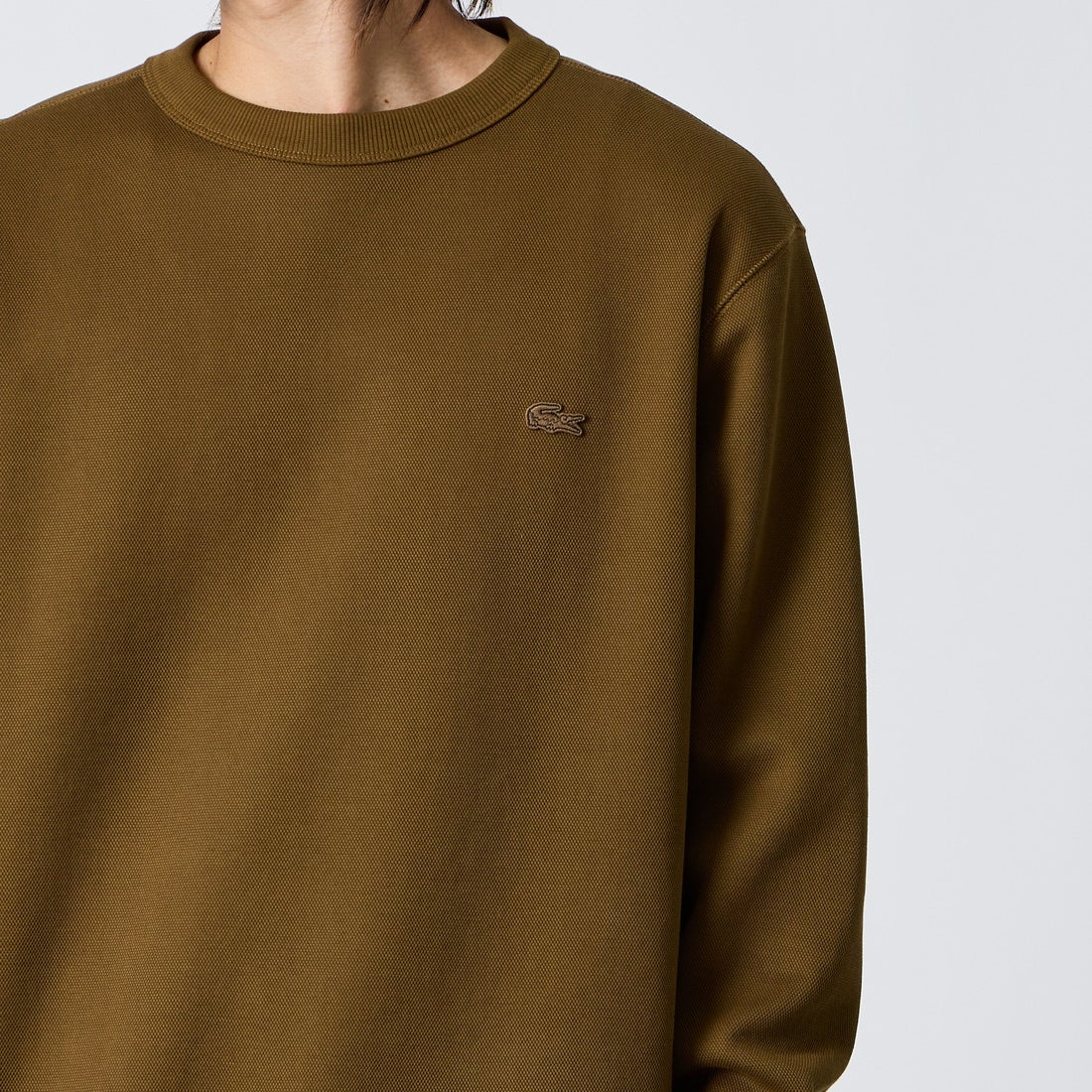 LACOSTE [ラコステ] 鹿の子ワントーンクルーネックスウェット [SH9359] DPD BROWN &&モデル身長：177cm 着用サイズ：4&&